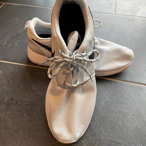 Women’s Nike Shoes - Picture 9 of 9